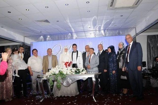 Başkan Memduh Büyükkılıç Benli Ve Yıldız Ailelerinin Nikah Töreninde