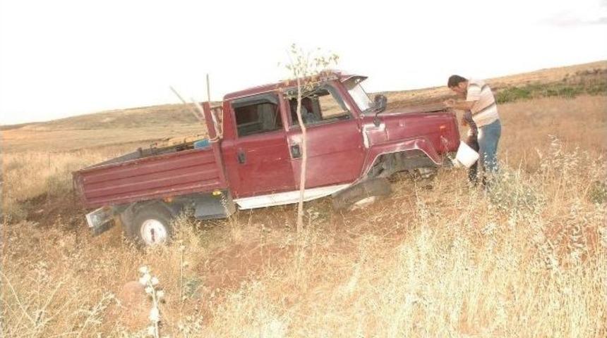 Kamyonet Şarampole U&ccedil;tu: 3 Yaralı