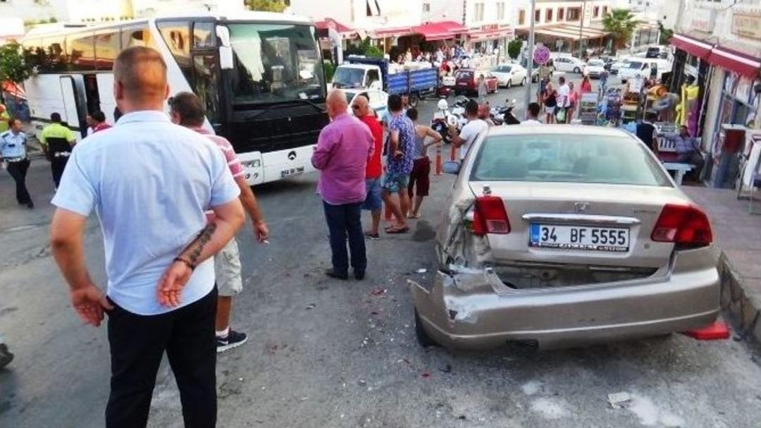 Bodrum&rsquo;da Turist Dolu Tur Otob&uuml;s&uuml; Markete Girdi