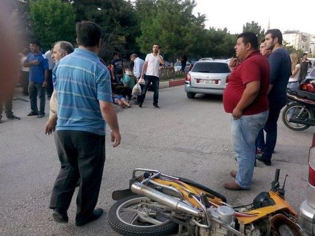 Sandıklı’da Otomobil İle Motosiklet Çarpıştı: 1 Yaralı