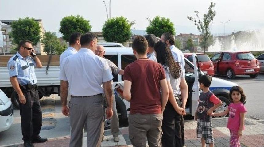 Torunu İle İlgilenmediği Gerek&ccedil;esiyle Doktoru Darp Etti