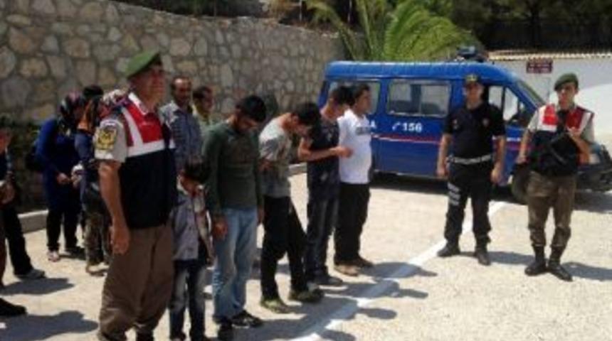 Dat&ccedil;a&rsquo;da 98 Ka&ccedil;ak G&ouml;&ccedil;men Yakalandı