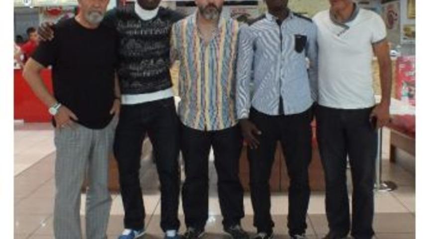 Nijeryalılar Rafa Kalktı