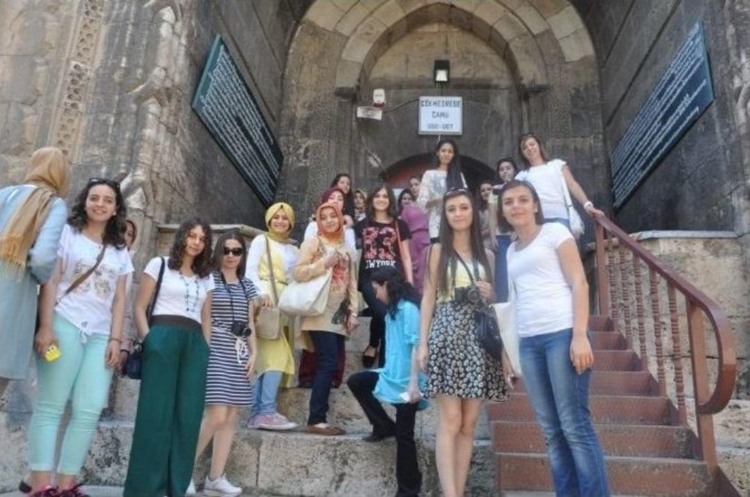 D&uuml;zceli Kızlar Amasya&rsquo;da