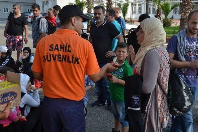 Mersin’de Balıkçı Teknesiyle Yurt Dışına Kaçmaya Çalışan 57 Suriyeli Yakalandı