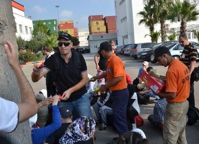 Mersin’de Balıkçı Teknesiyle Yurt Dışına Kaçmaya Çalışan 57 Suriyeli Yakalandı