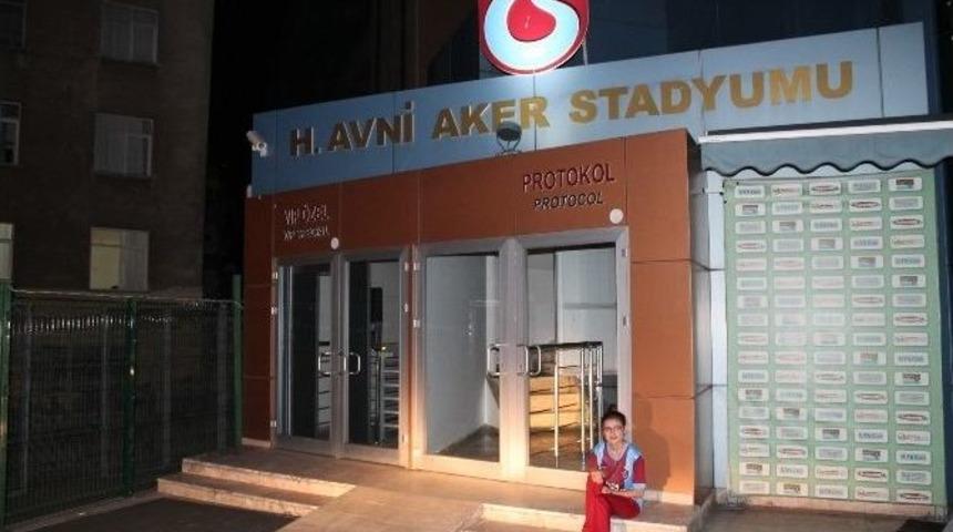 Trabzonspor Aşığı Van&rsquo;lı Umre Nur, Hayalini Ger&ccedil;ekleştirdi