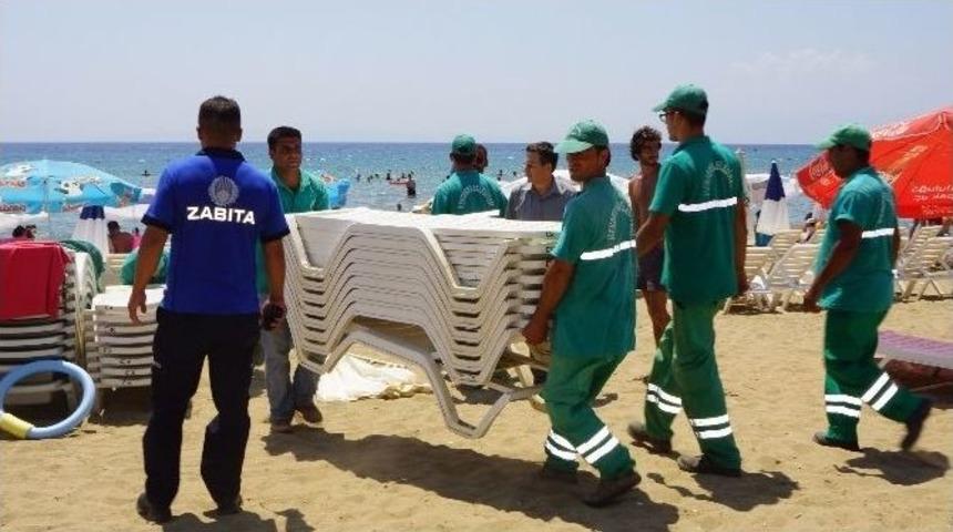 Menderes Zabıtasından Şezlong Operasyonu