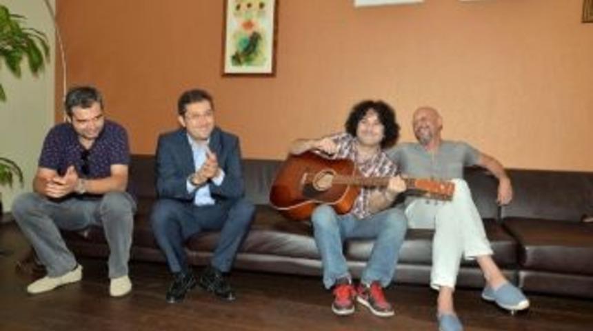 Başkan Hazinedar&rsquo;a Y&uuml;ksek Sadakat S&uuml;rprizi