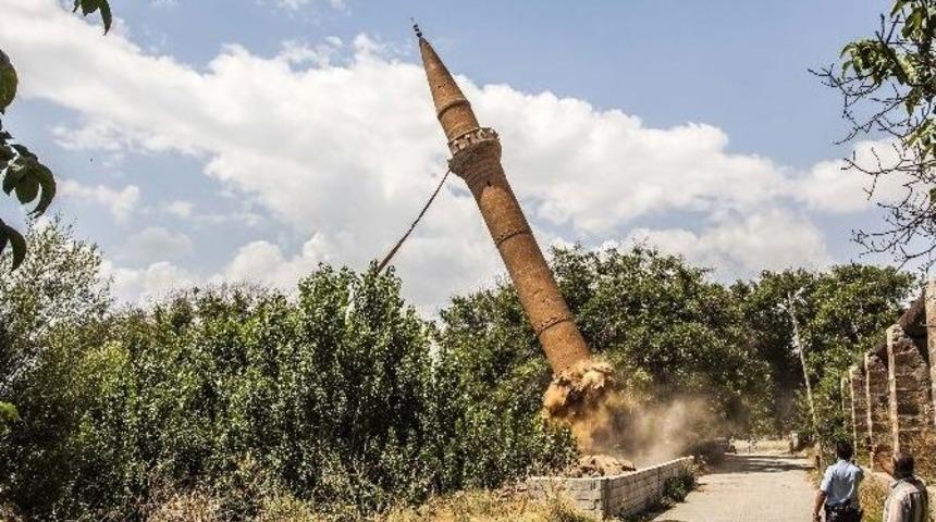 Ahlat&rsquo;ta 61 Yıllık Minare Yıkıldı