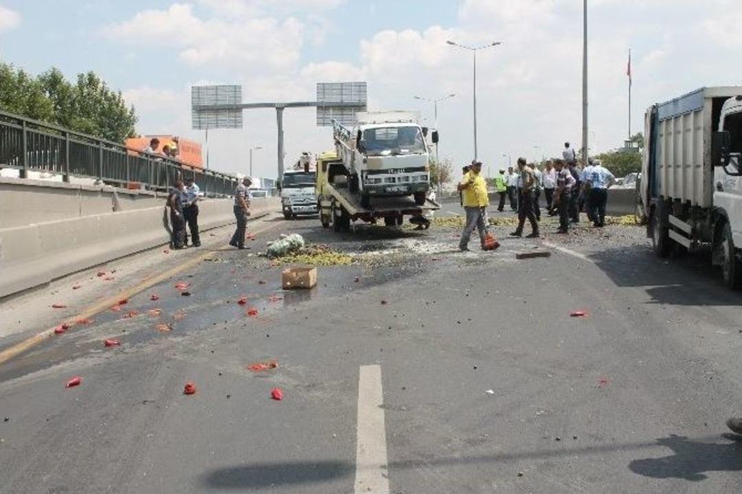 Başkent&rsquo;te Sebze Ve Meyve Y&uuml;kl&uuml; Ara&ccedil; Devrildi: 1 Yaralı
