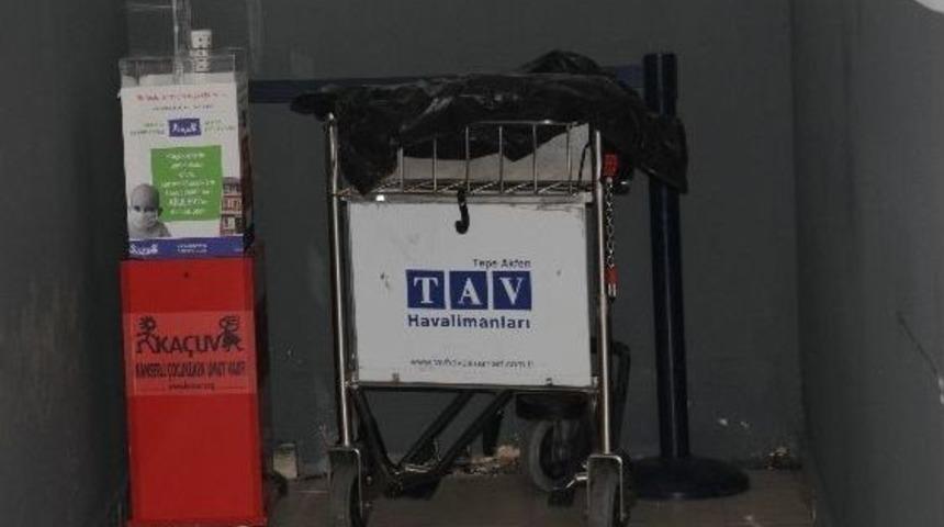 Havalimanında Kanserli &Ccedil;ocukların Yardım Kutusu &Ccedil;alındı