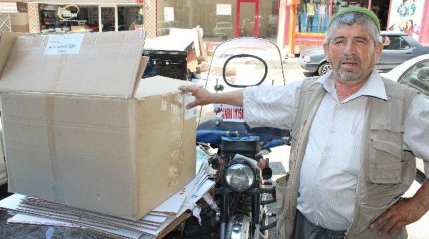 Kağıt Toplayarak İki Kez Hacca Gitti