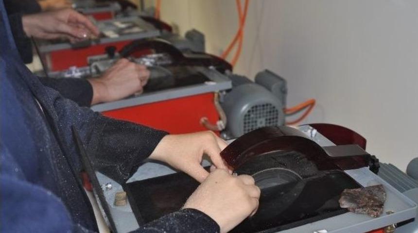 &rsquo;engelsiz&rsquo; Değerli Taş Kesim Merkezi A&ccedil;ıldı