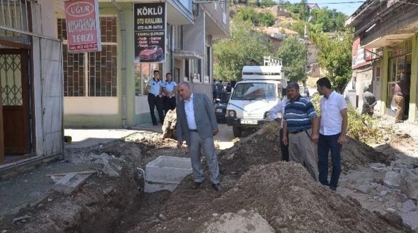 B&uuml;nyan Belediyesi Halıfuarı Caddesinde &Ccedil;alışmalar S&uuml;r&uuml;yor