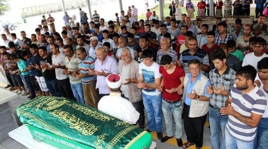 Suriyeli Kiracısı Tarafından &Ouml;ld&uuml;r&uuml;len Şahıs Toprağa Verildi