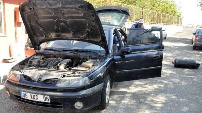 Otomobilin Lpg Tankından 14 Kilogram Esrar &Ccedil;ıktı