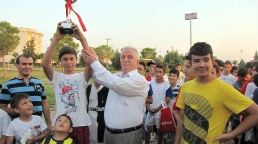 Kur&rsquo;an Kursları Yeşil Sahada Yarıştı