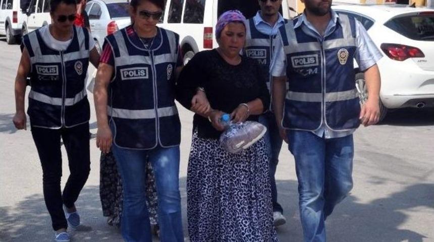 Uyuşturucu Ticareti Yaptıkları İddiasıyla 2 Kadın Yakalandı