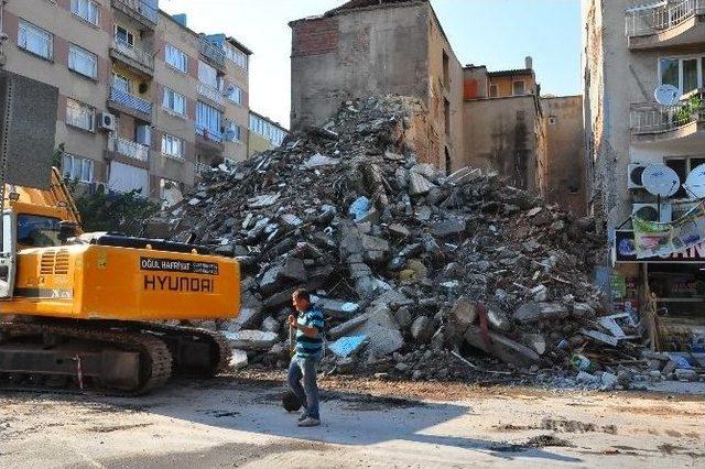 Yan Yatan Bina Yıkıldı (2) 1