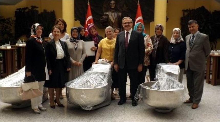 Vali Karaloğlu&rsquo;ndan Kadın Derneklerine Hamur Yoğurma Makinesi
