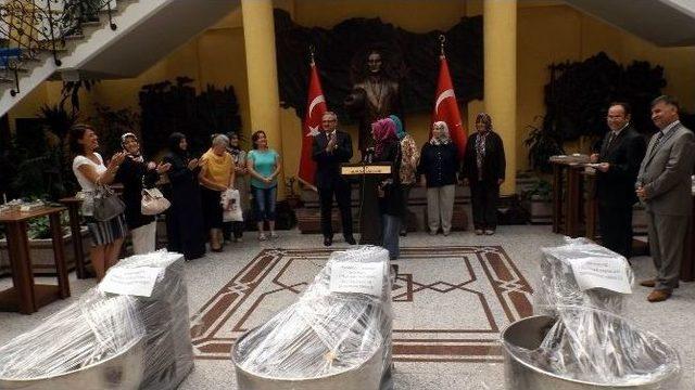 Vali Karaloğlu’ndan Kadın Derneklerine Hamur Yoğurma Makinesi