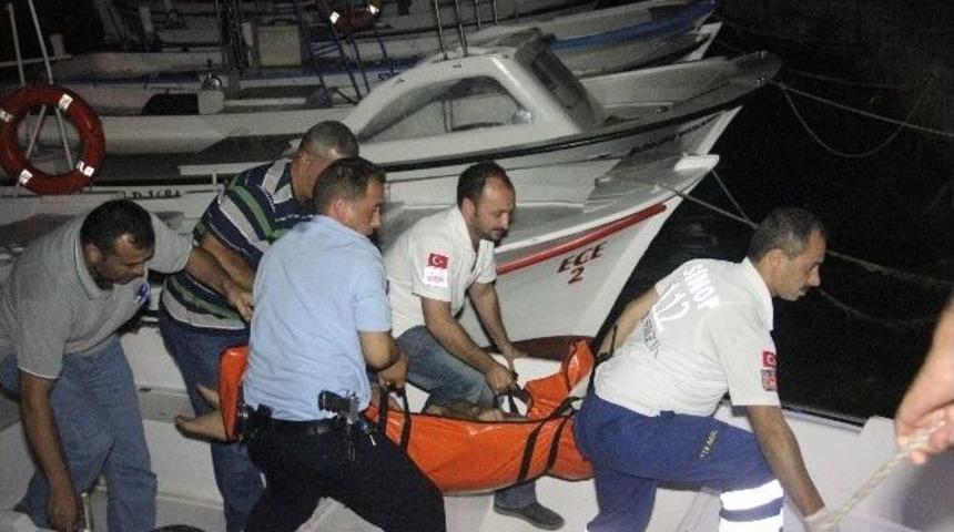 &Ouml;nce Bı&ccedil;aklandı Sonra Denize Atladı