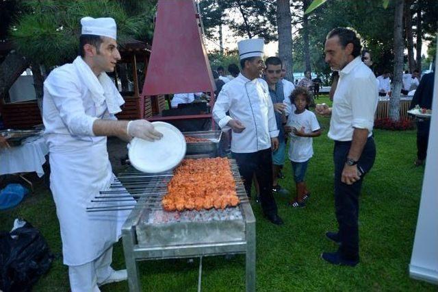 Galatasaray Barbekü Partisi Düzenledi