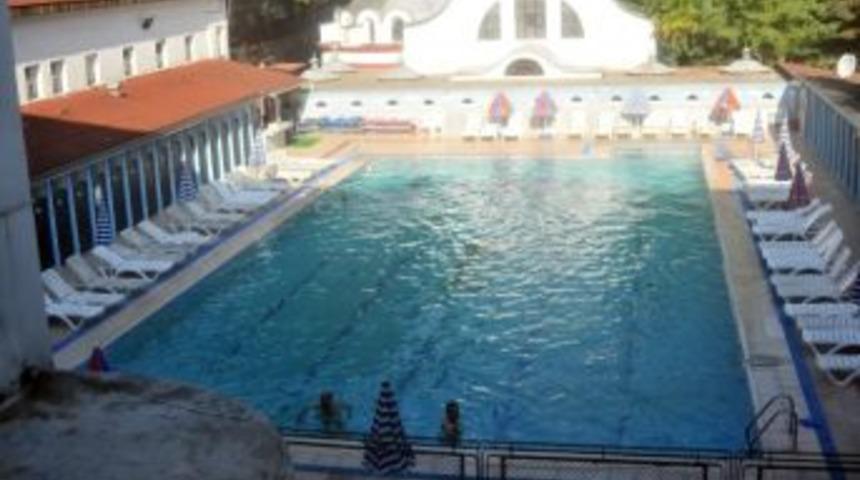 G&ouml;z G&ouml;re G&ouml;re Boğulma Tehlikesi Ge&ccedil;iren &Ccedil;ocuk Yoğun Bakımda