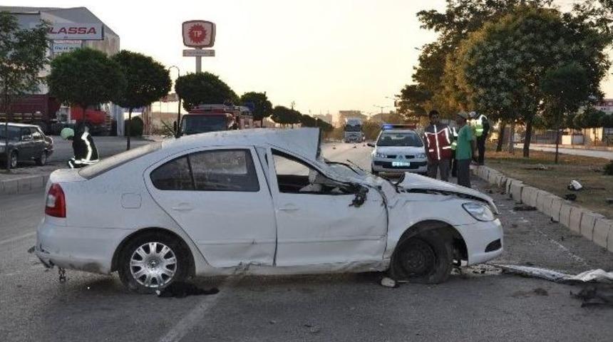 Yozgat&rsquo;ta Otomobil Ağaca &Ccedil;arptı: 1 &Ouml;l&uuml;, 1 Yaralı