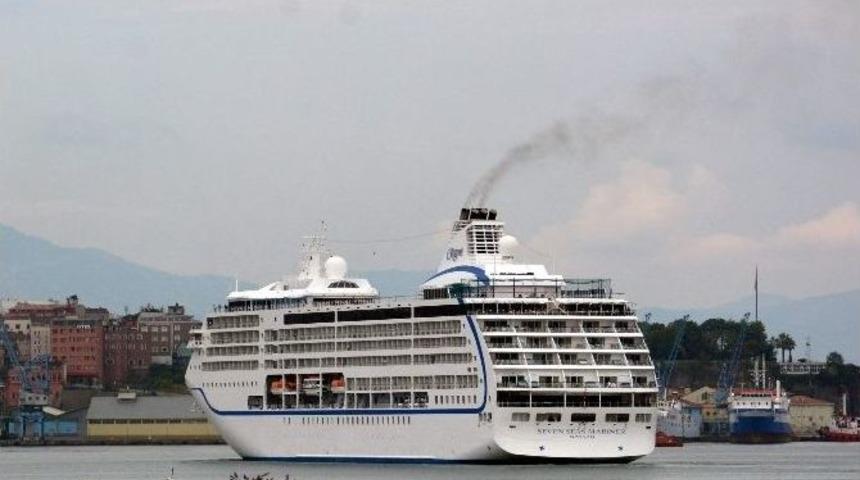 Bahama Bandıralı &ldquo;seven Seas Mariner&rdquo; İsimli Kruvaziyer Yolcu Gemisi Trabzon&rsquo;da