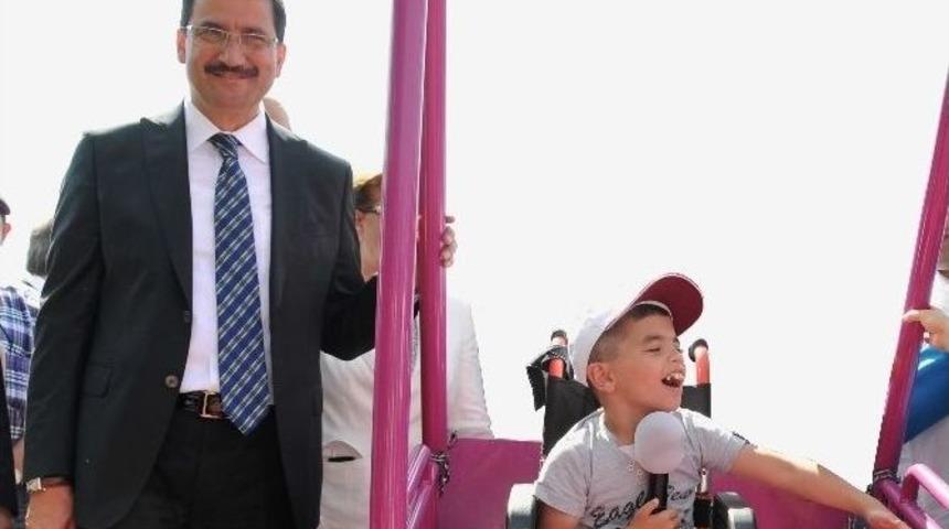 Engelleri Ortadan Kaldıran &Ccedil;ocuk Parkı
