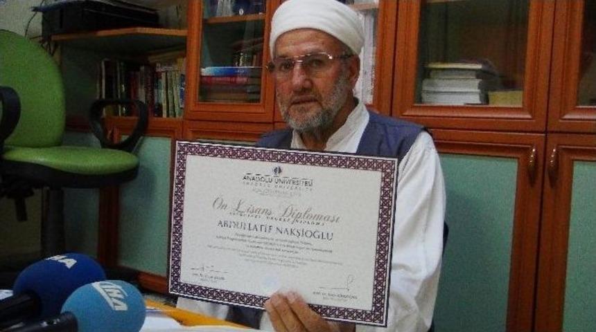 62 Yaşında &Uuml;niversite Mezunu Oldu