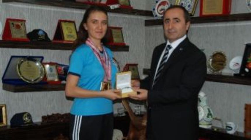 Şampiyon Sporcu, İl Emniyet M&uuml;d&uuml;r&uuml; Tonbul&rsquo;u Ziyaret Etti