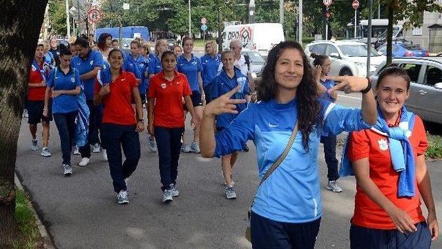 Konaklı Kızlar Letonya’yı Fethetti