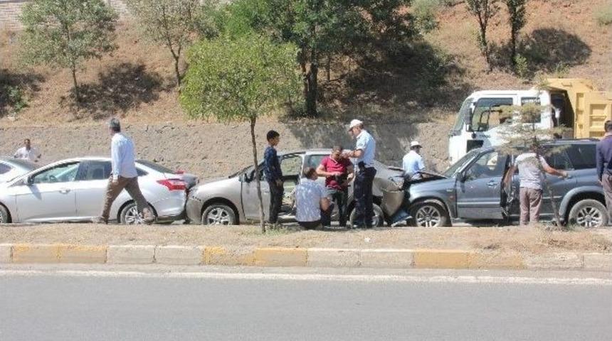 Cenaze Konvoyunda Zincirleme Kaza: 5 Yaralı