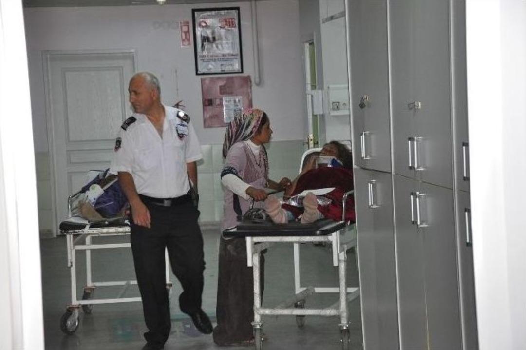 Trakt&ouml;r R&ouml;morku Devrildi: Biri Hamile 3 Yaralı