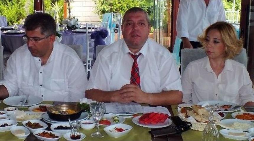 &Uuml;nal, Yeni Y&ouml;netimini Tanıttı