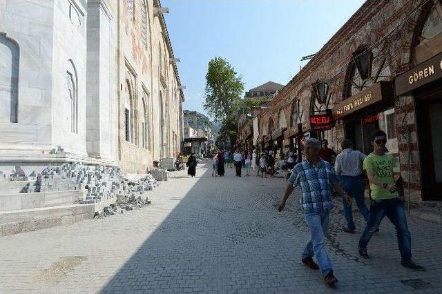 Bursa’nın Tarihi Cadde Ve Sokaklarına Makyaj