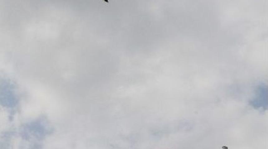 Paraş&uuml;t&ccedil;&uuml; Yere &Ccedil;akıldı