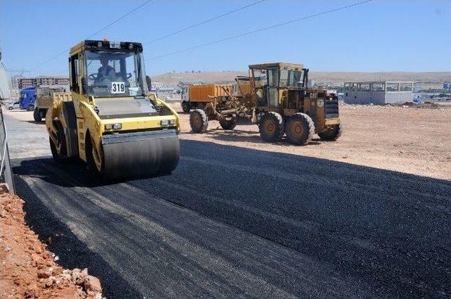 Şehitkamil Belediyesi Asfaltsız Yol Bırakmıyor