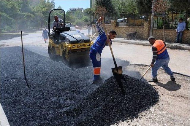 Şehitkamil Belediyesi Asfaltsız Yol Bırakmıyor