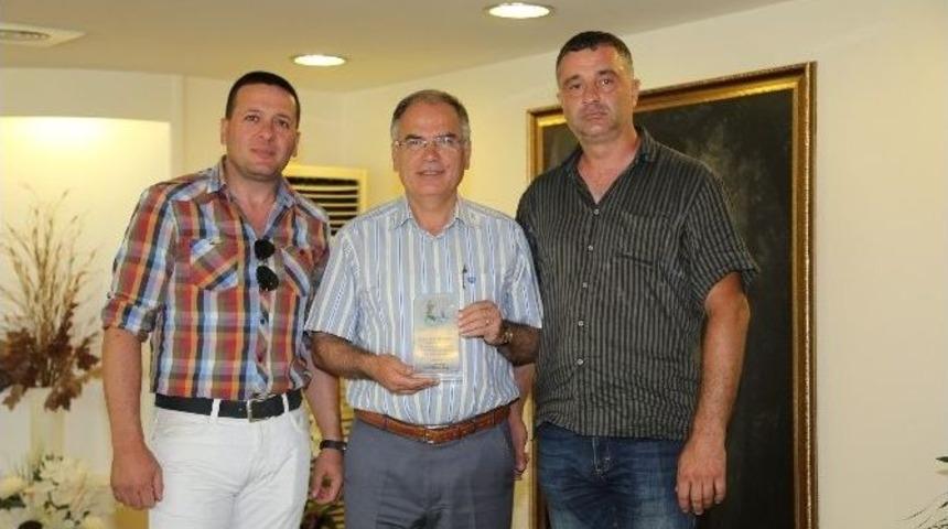 Sel&ccedil;uklu Avcılardan Başkan Bakıcı&rsquo;ya Plaket