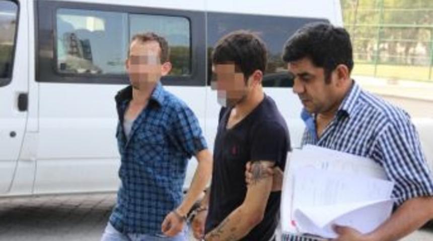 Annesini Bı&ccedil;akla Yaraladı