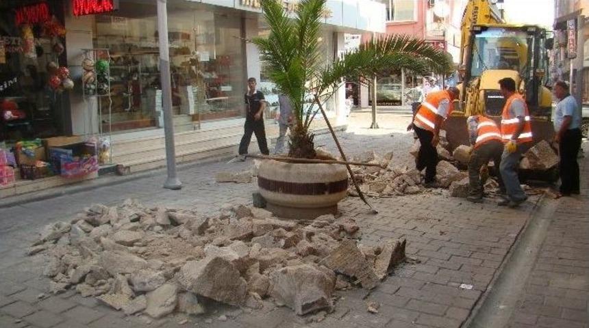 Kapalı &Ccedil;arşıdaki Banklar Yıkılıyor