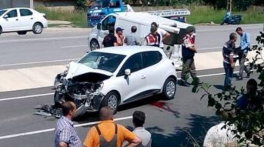 Cenazeye Giderken Kaza Ge&ccedil;irdiler: 1 &Ouml;l&uuml;, 4 Yaralı