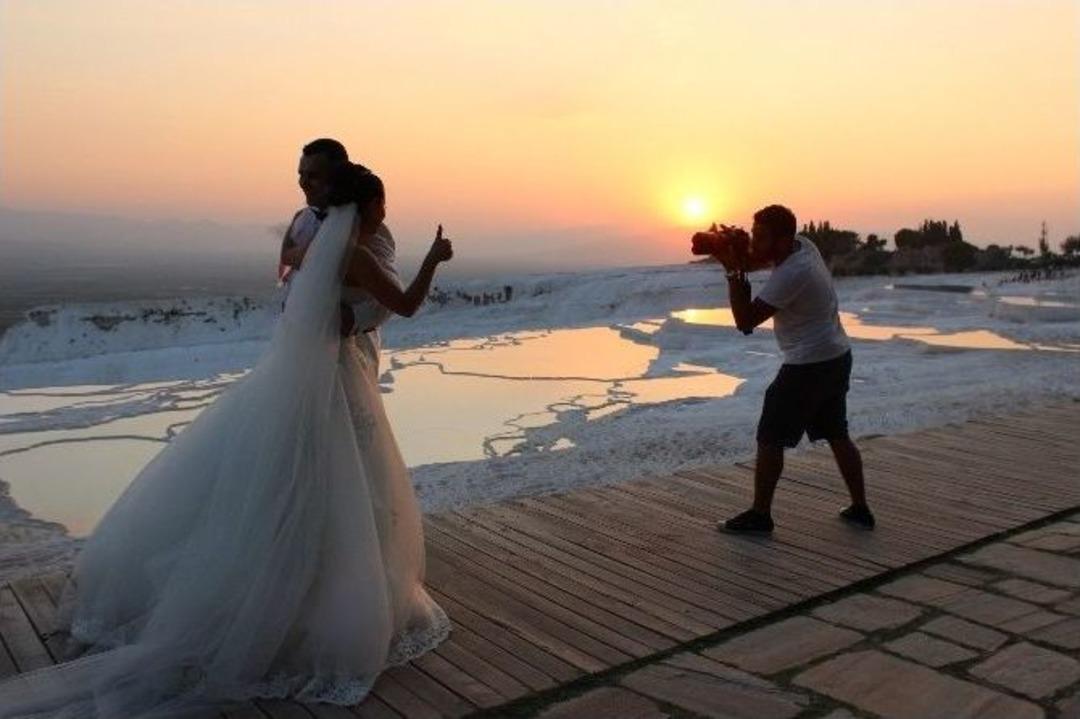 Gelin Ve Damatlar Pamukkale&rsquo;ye Akın Ediyor