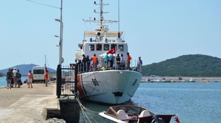 Ayvalık&rsquo;ta 21 Ka&ccedil;ak G&ouml;&ccedil;men Yakalandı