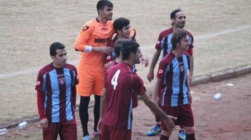 20 Yaşındaki Futbolcu Lenf Kanserine Yenik D&uuml;şt&uuml;