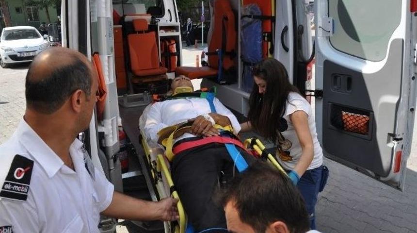 Otomobil İle Motosiklet &Ccedil;arpıştı: 2 Yaralı